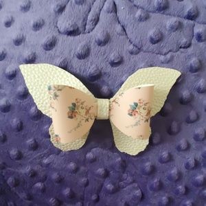 Butterfly bow